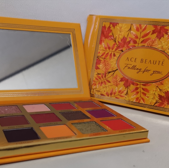 Ace Beauty shadow palette - Picture 3 of 5